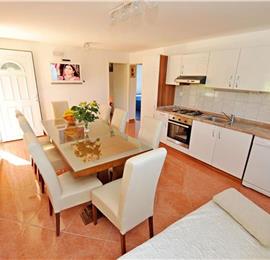 3 Bedroom Villa with Pool & Tennis Court near Sinj, sleeps 8